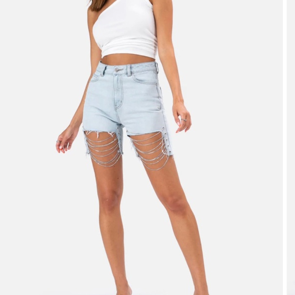 Chained Jean shorts
